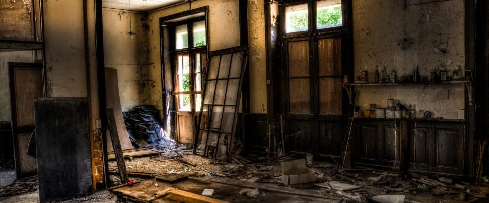 Intérieur mis à nu après dépose des cloisons et des plafonds