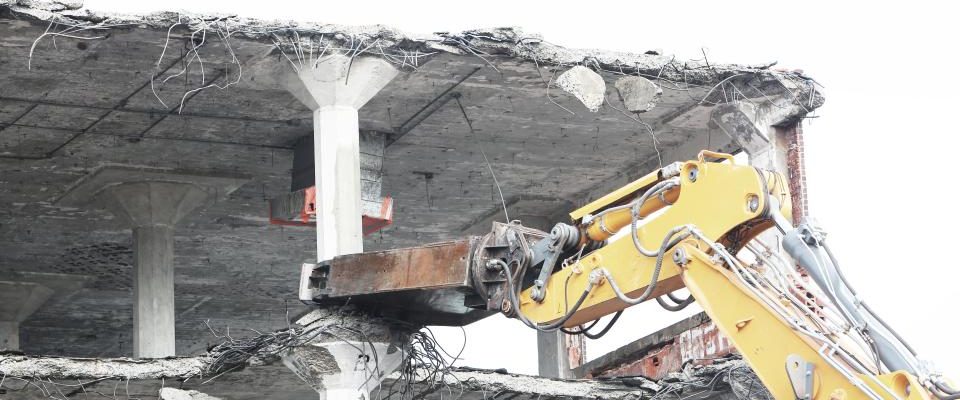 Découpe d'une poutre béton et reprise de charge sur un ouvrage porteur